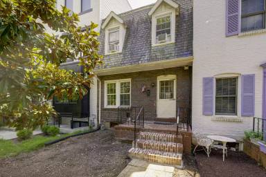 Main picture of 3624 S St NW