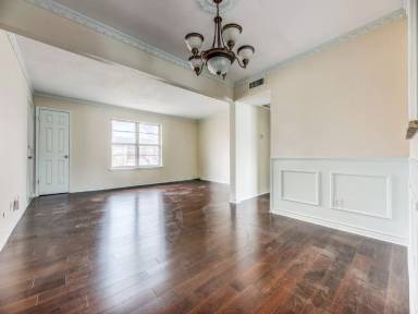 Main picture of 5833 Sandhurst Ln