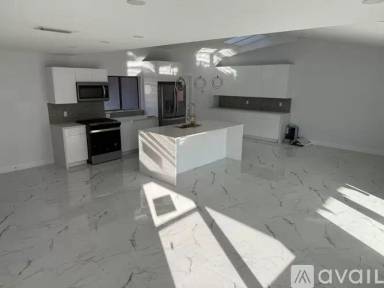 Main picture of 8109 Hook Cir