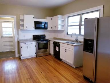 Main picture of 103 Peerless Ave