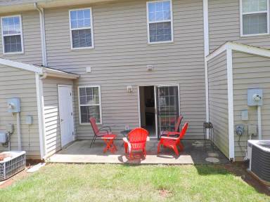 Main picture of 103 Darien Ter