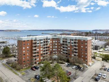 Main picture of Breakwater At Spring Point