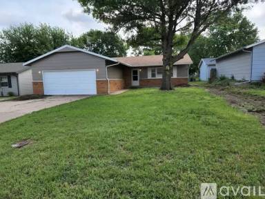 Main picture of 705 N Elm St