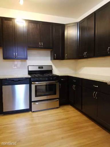 Main picture of 942 N Washtenaw Ave