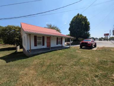 Main picture of 709 S Main St