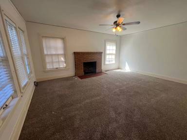 Main picture of 925 Lincoln St