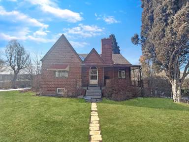 Main picture of 1395 Harlan St