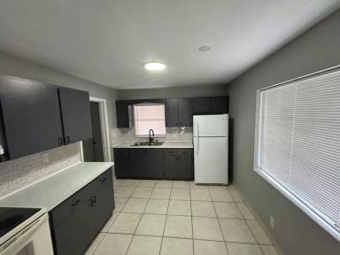 Main picture of 1350 SW 11th Ave