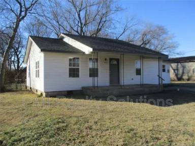 Main picture of 913 N Creek Ave