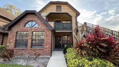 Main picture of 375 Lakepointe Dr