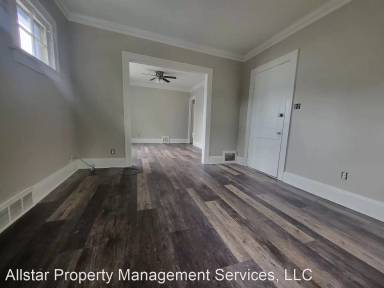 Main picture of 3315 W 127th St