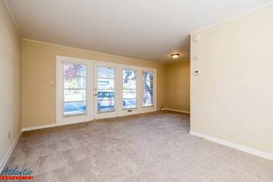Main picture of 591 N 2nd St