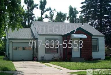 Main picture of 2110 N Rogers Ave