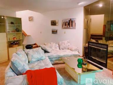 Main picture of 136 English Ct