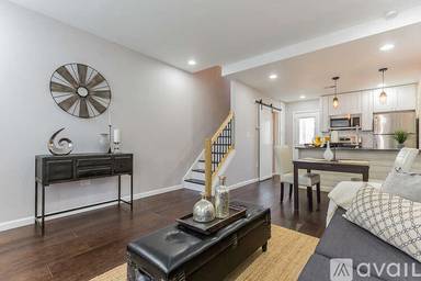 Main picture of 1811 N Marston St