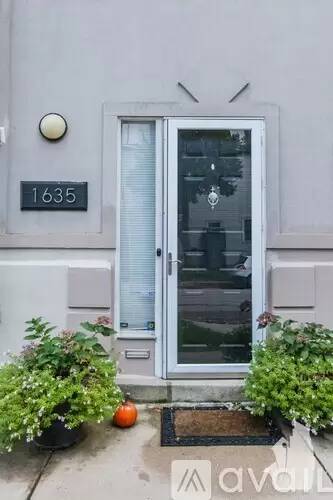 Main picture of 1635-39 W Altgeld St