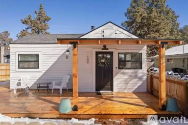 Main picture of 140 SE 4th St