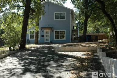 Main picture of 905 Post Oak St