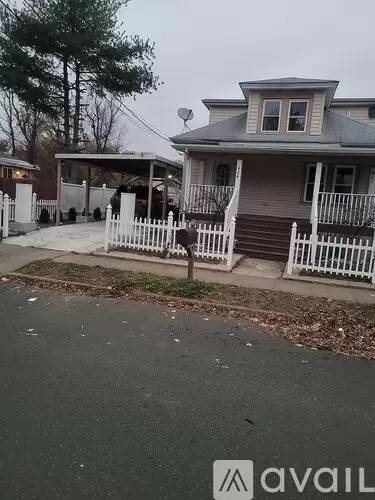 Main picture of 424 Parkinson Ave