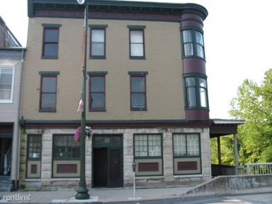 Main picture of 72 Lincoln Way W