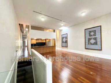 Main picture of 520 1/2 E Grand Ave