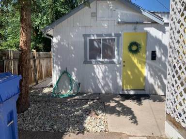Main picture of 1057 1/2 Elm St