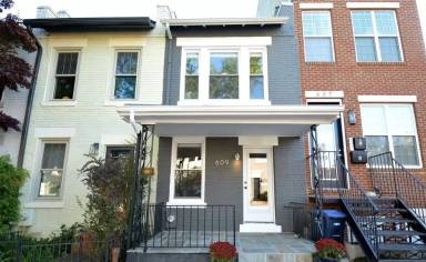 Main picture of 613 14th Pl NE