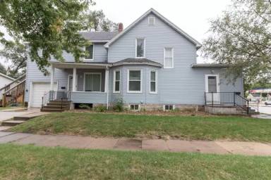 Main picture of 718 N Broadway