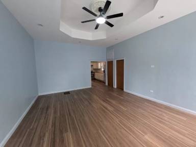 Main picture of 1934 W 21st Pl