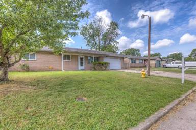 Main picture of 20154 E 3rd St