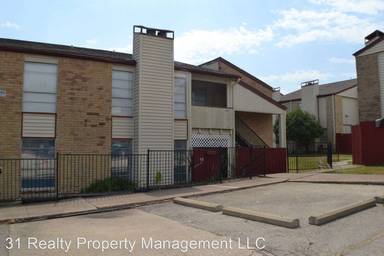 Main picture of 919 S Weatherred Dr