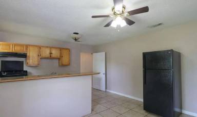 Main picture of 5012 Meridian St