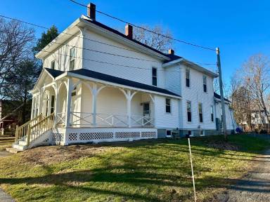 Main picture of 95 W Elm St