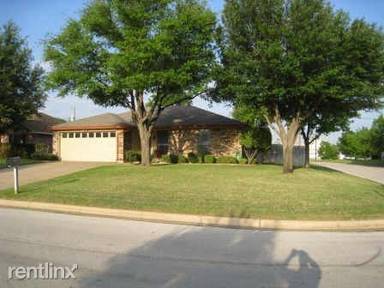 Main picture of 4400 Lakeview Dr