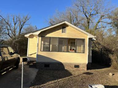 Main picture of 205 Fallstaff St