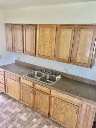 Main picture of 513 W Philadelphia Blvd