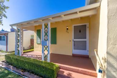 Main picture of 739 Circle Ct