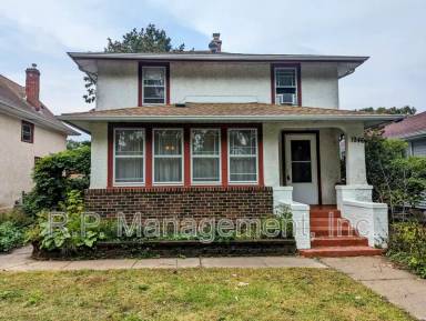 Main picture of 1946 Pierce St NE