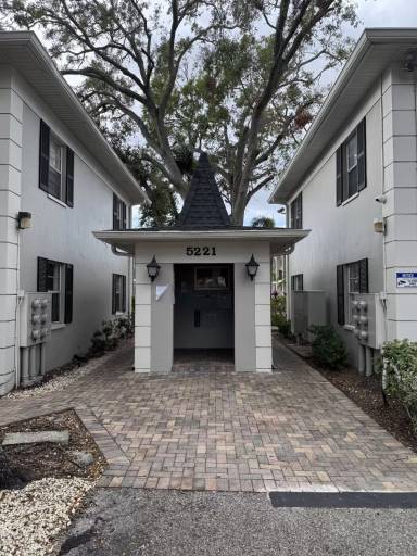 Main picture of 5221 Bayshore Blvd