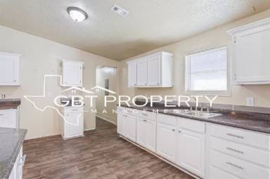 Main picture of 711 N Nussbaum St
