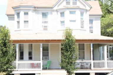 Main picture of 208 Summit Ave