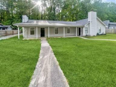 Main picture of 2135 Valley Oaks Dr SE