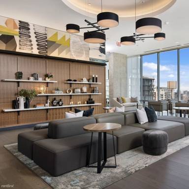 Main picture of 300 W Hubbard St