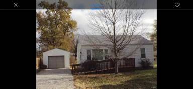 Main picture of 100 Royal Dr