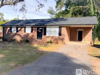 Main picture of 110 Leeds Dr