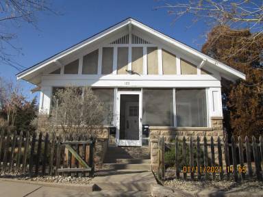 Main picture of 123 Maple St SE