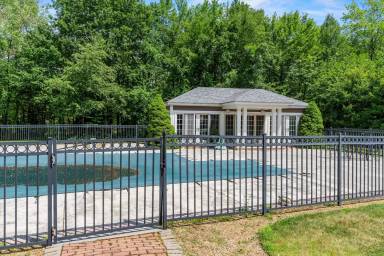 Main picture of 35 Oakmont Dr