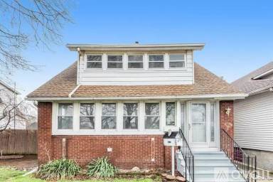 Main picture of 375 Genessee St