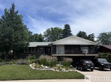 Main picture of 2744 S Golden Way