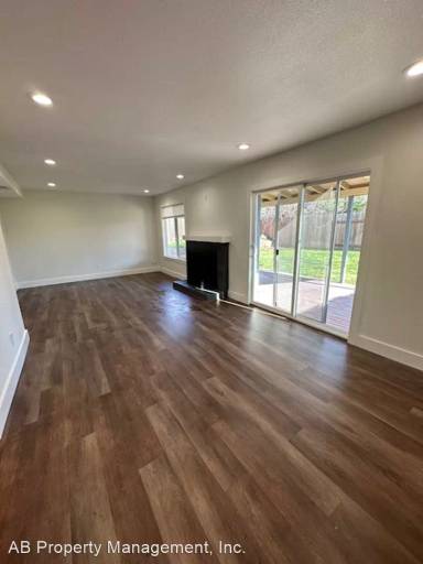 Main picture of 6065 Woodside Dr